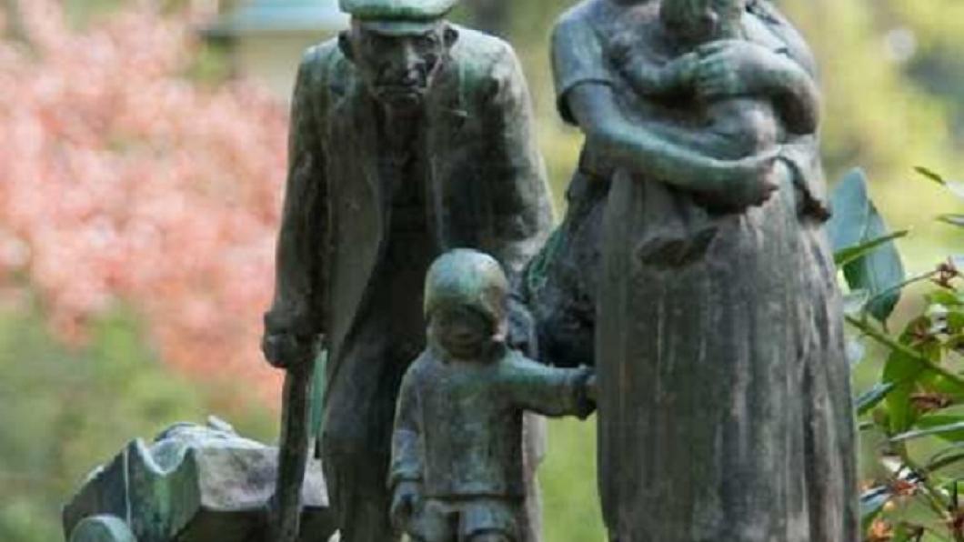 foto door: standbeelden.vanderkrogt.net Foto (Belgische) Vluchtingen Monument - GJ van Heekpark